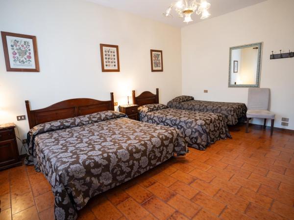 Hotel Tivoli : photo 5 de la chambre chambre quadruple