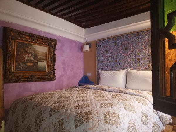 RIAD Dar Ouezzani : photo 3 de la chambre chambre deluxe avec 2 lits queen-size