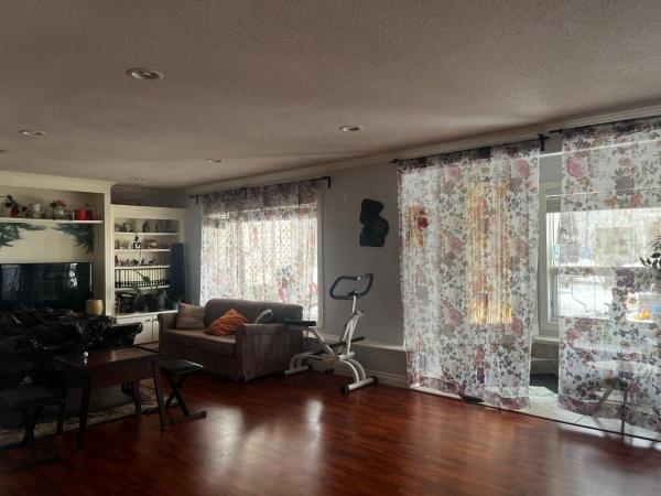 Hamptons Rose garden family! : photo 5 de la chambre chambre double avec salle de bains commune