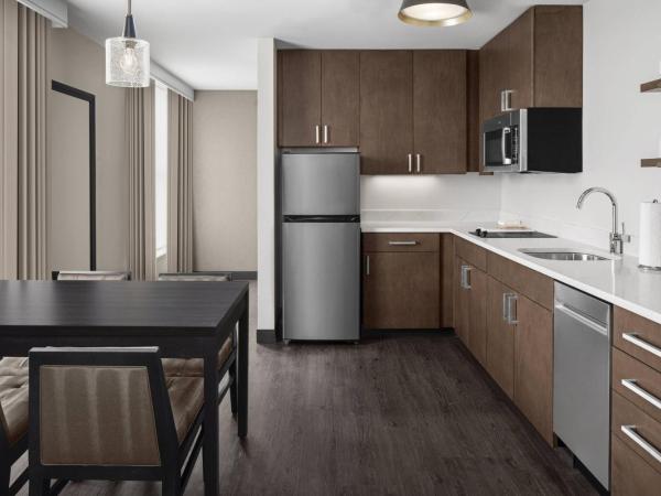 Residence Inn By Marriott Jacksonville-Mayo Clinic Area : photo 2 de la chambre suite d'angle lit queen-size