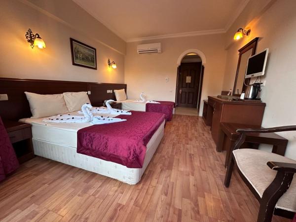 ASTORIA PARK Hotel & Spa ALL INCLUSIVE : photo 5 de la chambre chambre triple avec balcon