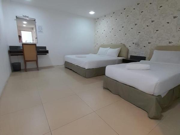 Hotel Twelve at 12 Kuantan Centre : photo 5 de la chambre chambre triple