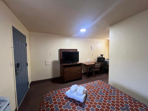 Rodeway Inn & Suites East : photo 3 de la chambre chambre lit queen-size - fumeurs