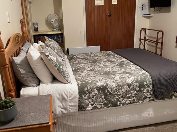 Carly's Place : photo 1 de la chambre chambre lit queen-size - vue sur jardin