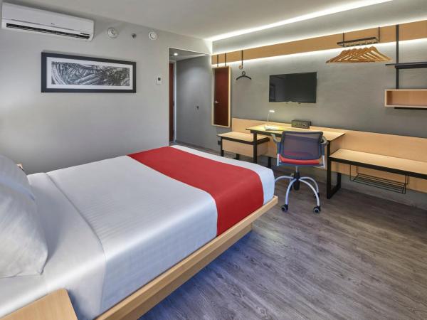 City Express by Marriott La Raza : photo 4 de la chambre chambre lit queen-size 