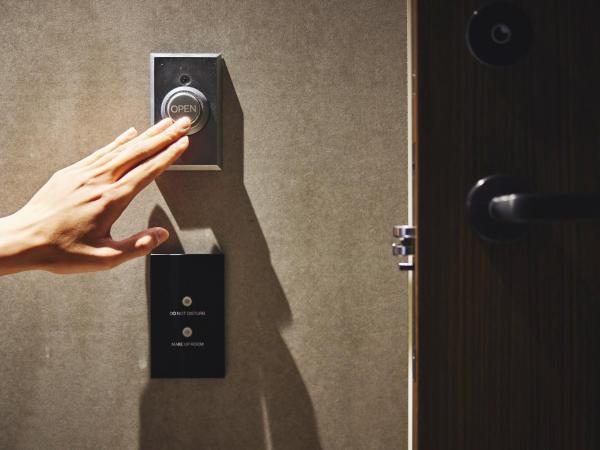 voco Osaka Central, an IHG Hotel : photo 5 de la chambre chambre lit king-size premium - accessible aux personnes à mobilité réduite