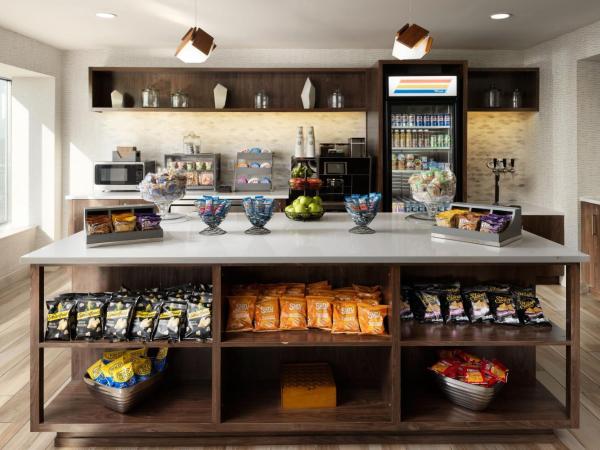 Delta Hotel Philadelphia Airport : photo 6 de la chambre premium high floor, guest room with 1 king (delta pantry access)