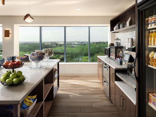 Delta Hotel Philadelphia Airport : photo 5 de la chambre premium high floor, guest room with 1 king (delta pantry access)