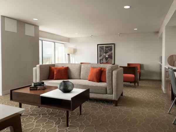 Delta Hotel Philadelphia Airport : photo 8 de la chambre premium high floor, guest room with 1 king (delta pantry access)