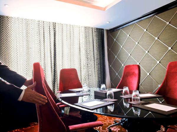 Sofitel Mumbai BKC : photo 2 de la chambre suite lit king-size prestige avec petit-déjeuner, goûter, cocktails, salle de réunion pour 1 heure et transfert aéroport