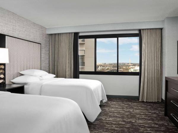 Embassy Suites by Hilton Crystal City National Airport : photo 5 de la chambre suite 2 chambres avec vue