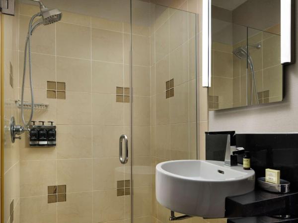 The Barnes San Francisco, Tapestry Collection by Hilton : photo 9 de la chambre chambre lit king-size