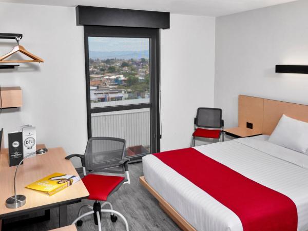 City Express by Marriott Mérida : photo 5 de la chambre chambre lit queen-size 