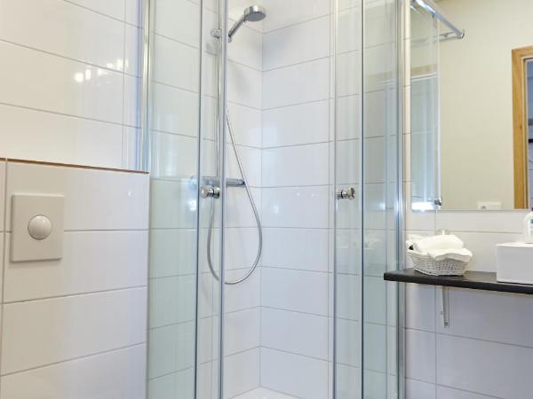 Hótel Heiðmörk : photo 4 de la chambre chambre quadruple avec salle de bains privative