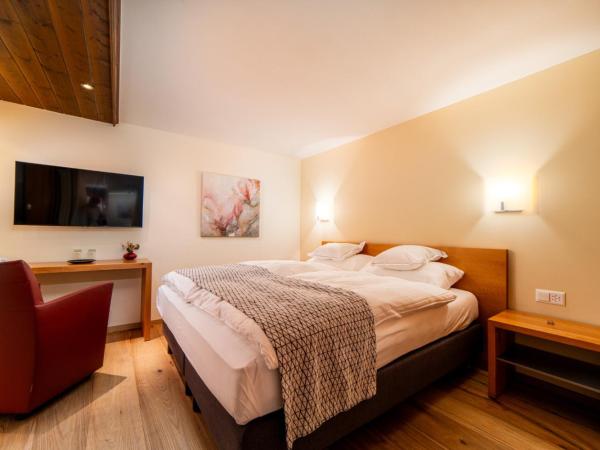 Hotel Allalin Saas-Fee : photo 3 de la chambre chambre double supérieure