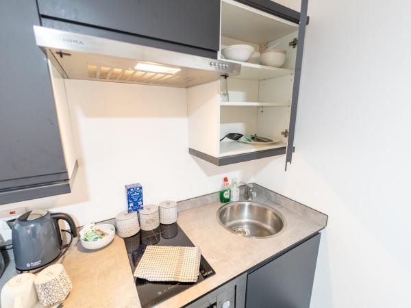 FREE PARKING Cosy Studios close to city and QE and UOB! : photo 6 de la chambre studio