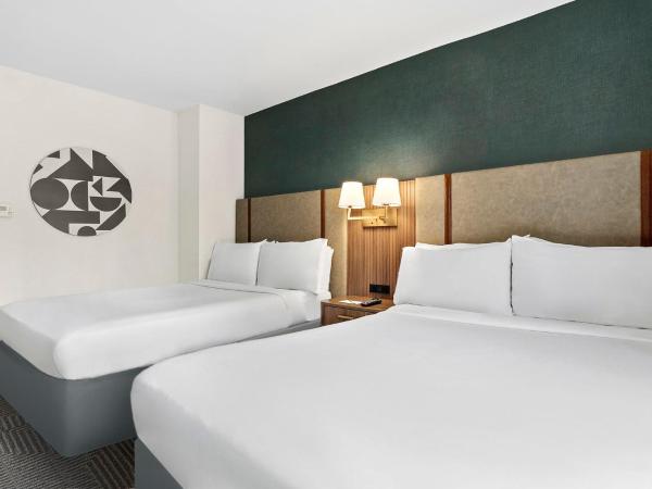 Holiday Inn Manhattan 6th Ave - Chelsea, an IHG Hotel : photo 9 de la chambre chambre double avec 2 lits doubles et vue sur la ville