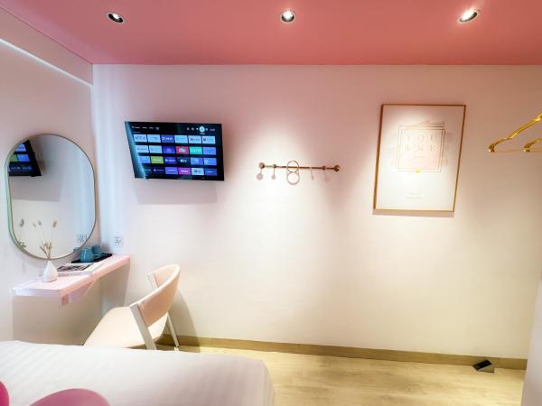 Apple 1 Hotel Gurney : photo 6 de la chambre chambre lit queen-size romantique
