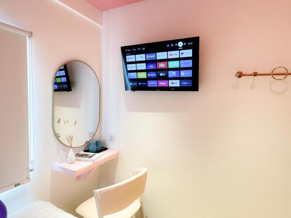 Apple 1 Hotel Gurney : photo 8 de la chambre chambre lit queen-size romantique