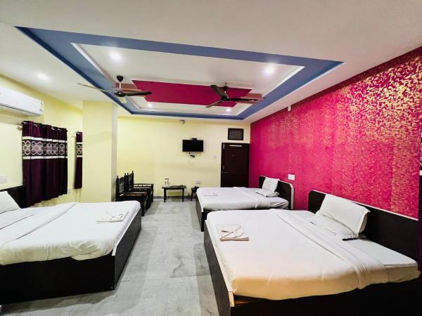 Hotel Gokul Palace : photo 2 de la chambre chambre familiale supérieure