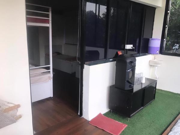 JOY HOSTEL - Digital Nomads Hostel & PG - Koregaon Park : photo 1 de la chambre dortoir pour hommes de 6 lits