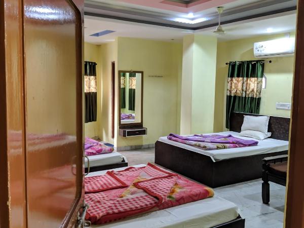 Hotel Gokul Palace : photo 5 de la chambre chambre familiale supérieure