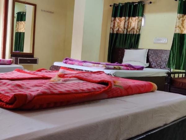 Hotel Gokul Palace : photo 6 de la chambre chambre familiale supérieure