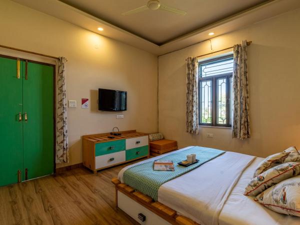 GiriSadan Organic Farm Retreat & Botanical Forest : photo 3 de la chambre chambre familiale - vue sur jardin