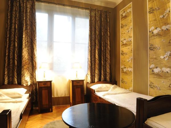 Hostel Deco : photo 2 de la chambre chambre triple