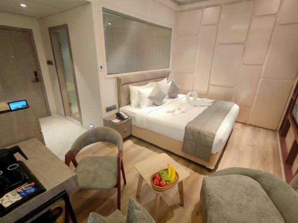 Maxxvalue Hotel MIDC - Andheri : photo 2 de la chambre suite lit king-size