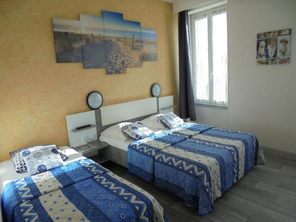 Hotel De La Gare : photo 1 de la chambre chambre triple (2 adultes & 1 enfant)