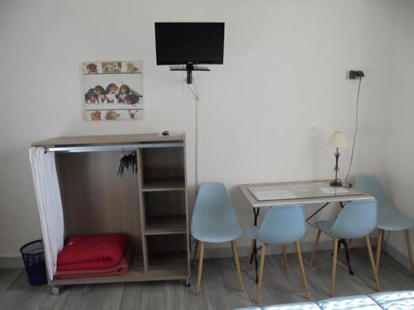 Hotel De La Gare : photo 3 de la chambre chambre quadruple avec 2 lits doubles (2 adultes + 2 enfants)