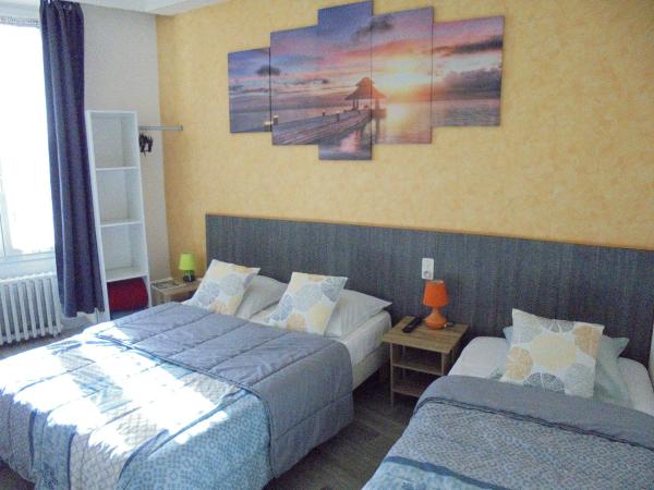 Hotel De La Gare : photo 2 de la chambre chambre triple (2 adultes & 1 enfant)