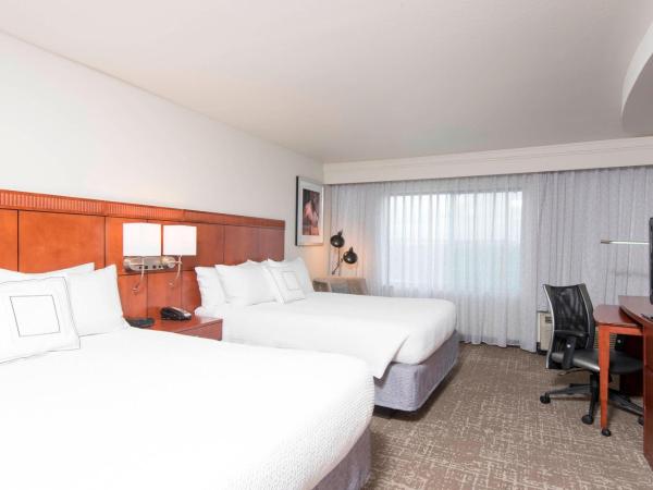 Courtyard by Marriott San Antonio North Stone Oak At Legacy : photo 1 de la chambre chambre avec 2 grands lits queen-size