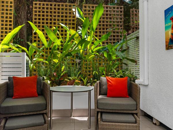 By The Sea Port Douglas : photo 4 de la chambre studio queen avec vue sur le jardin