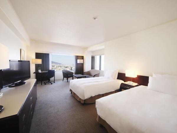 ANA Crowne Plaza Kobe, an IHG Hotel : photo 3 de la chambre premium twin room with trundle bed and city view