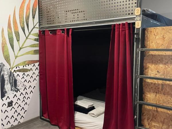 Iconic Athens Hostel : photo 2 de la chambre lit superposé dans dortoir mixte