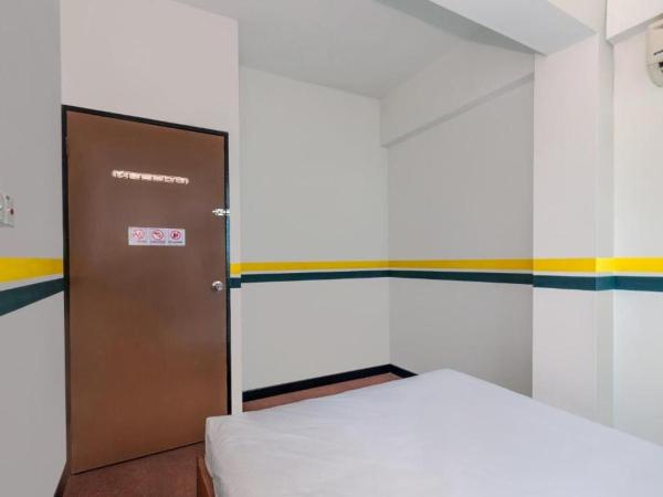 Sutera Inn Inanam : photo 5 de la chambre chambre double standard avec salle de bains commune