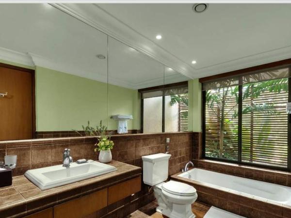 Ibiza The Fern Resort & Spa, Kolkata : photo 3 de la chambre chambre lit queen-size - vue sur jardin