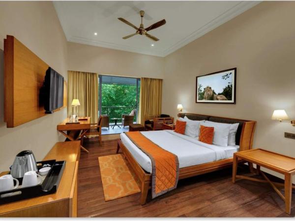 Ibiza The Fern Resort & Spa, Kolkata : photo 4 de la chambre chambre lit queen-size - vue sur jardin