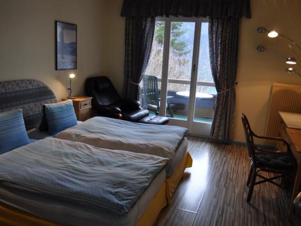 Seehotel Bären : photo 4 de la chambre chambre double avec salle de bains privative et balcon - vue sur lac