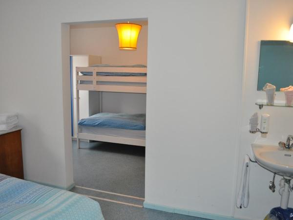 Seehotel Bären : photo 2 de la chambre chambre familiale avec sdb commune et vue montagne