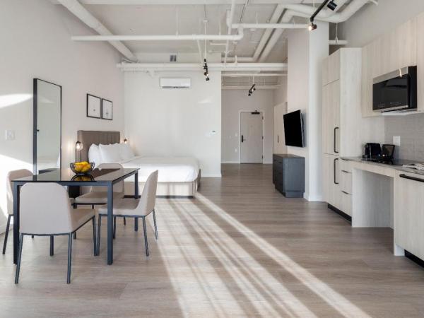 Steveston Waterfront Hotel : photo 2 de la chambre waterfront studio suite ada