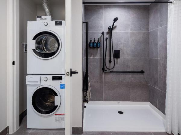 Steveston Waterfront Hotel : photo 4 de la chambre one bedroom suite ada