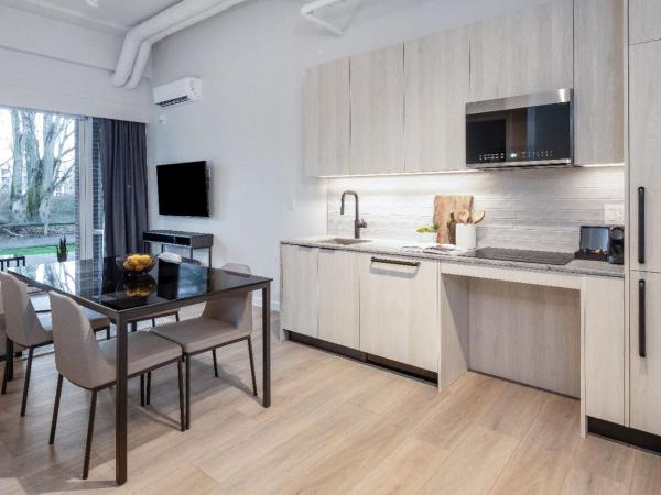 Steveston Waterfront Hotel : photo 3 de la chambre one bedroom suite ada