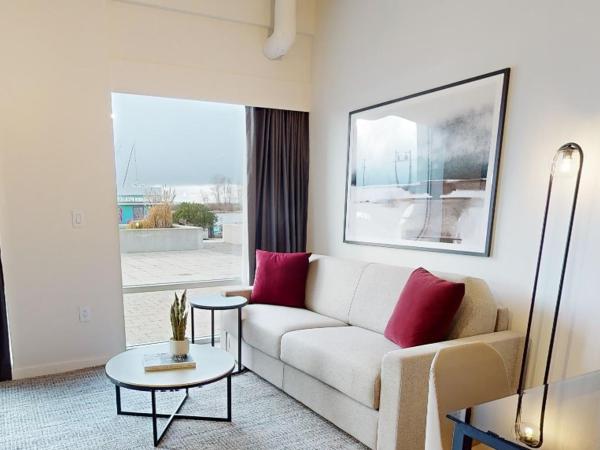 Steveston Waterfront Hotel : photo 1 de la chambre waterfront studio suite ada