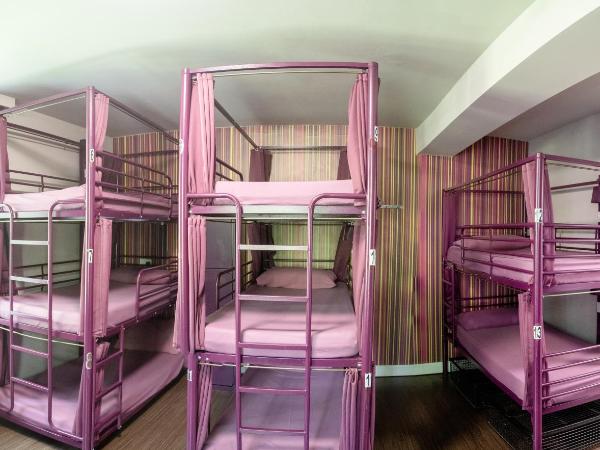 Safestay London Kensington Holland Park : photo 7 de la chambre bed in 18-bed mixed dormitory with shared bathroom