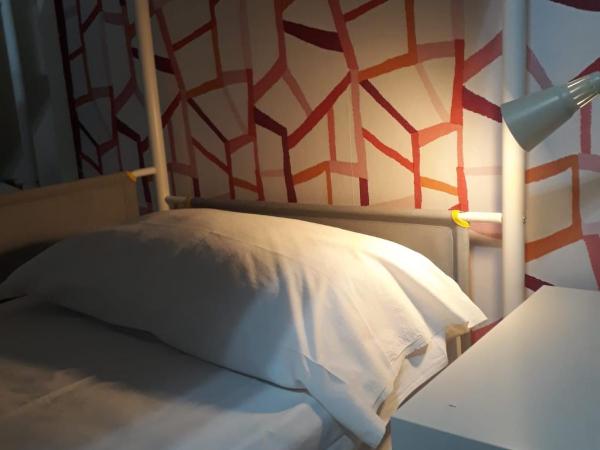 Balarm Hostel - Youth Hostel age limit 18-50 : photo 1 de la chambre lit simple dans dortoir pour femmes