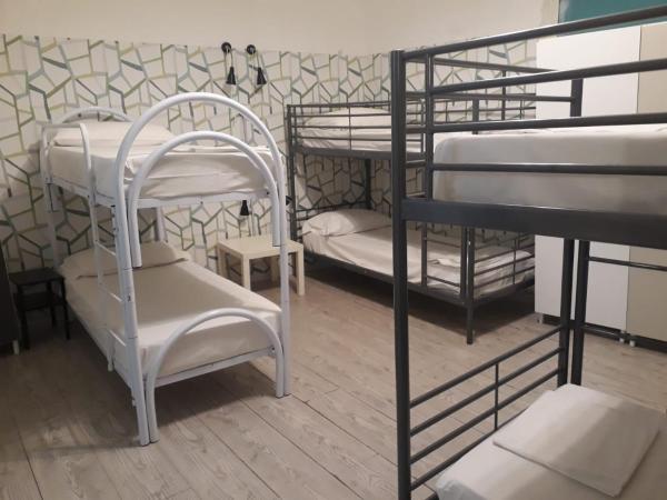 Balarm Hostel - Youth Hostel age limit 18-50 : photo 1 de la chambre lit simple dans dortoir mixte