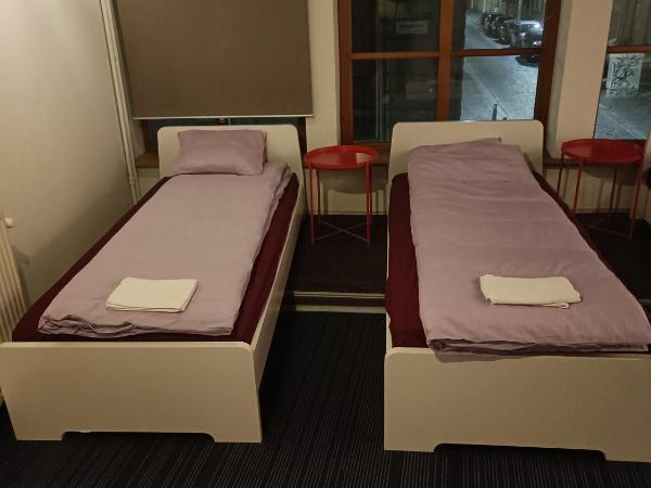 Viktoria HOSTEL : photo 4 de la chambre lit simple dans dortoir pour femmes